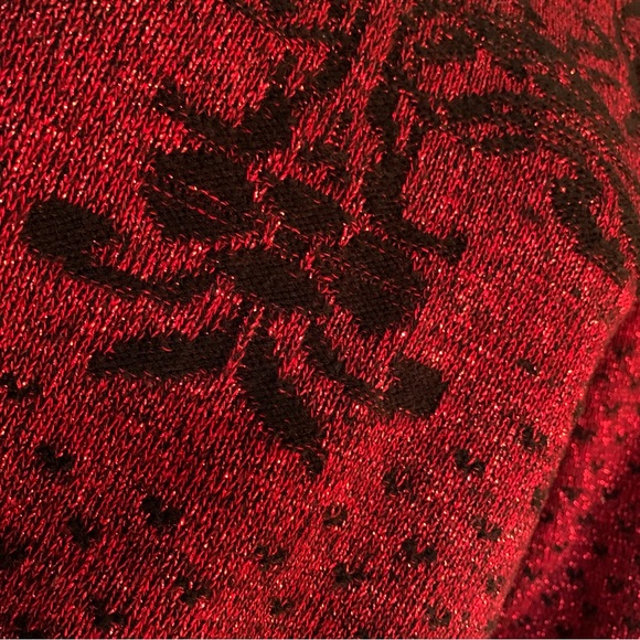 v i n t a g e :: Glam Shimmer Floral Intarsia Granny Knit Sweater - Picture 10 of 11